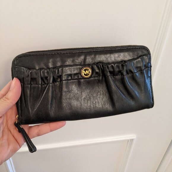 Michael Kors black leather wallet - Picture 1 of 8